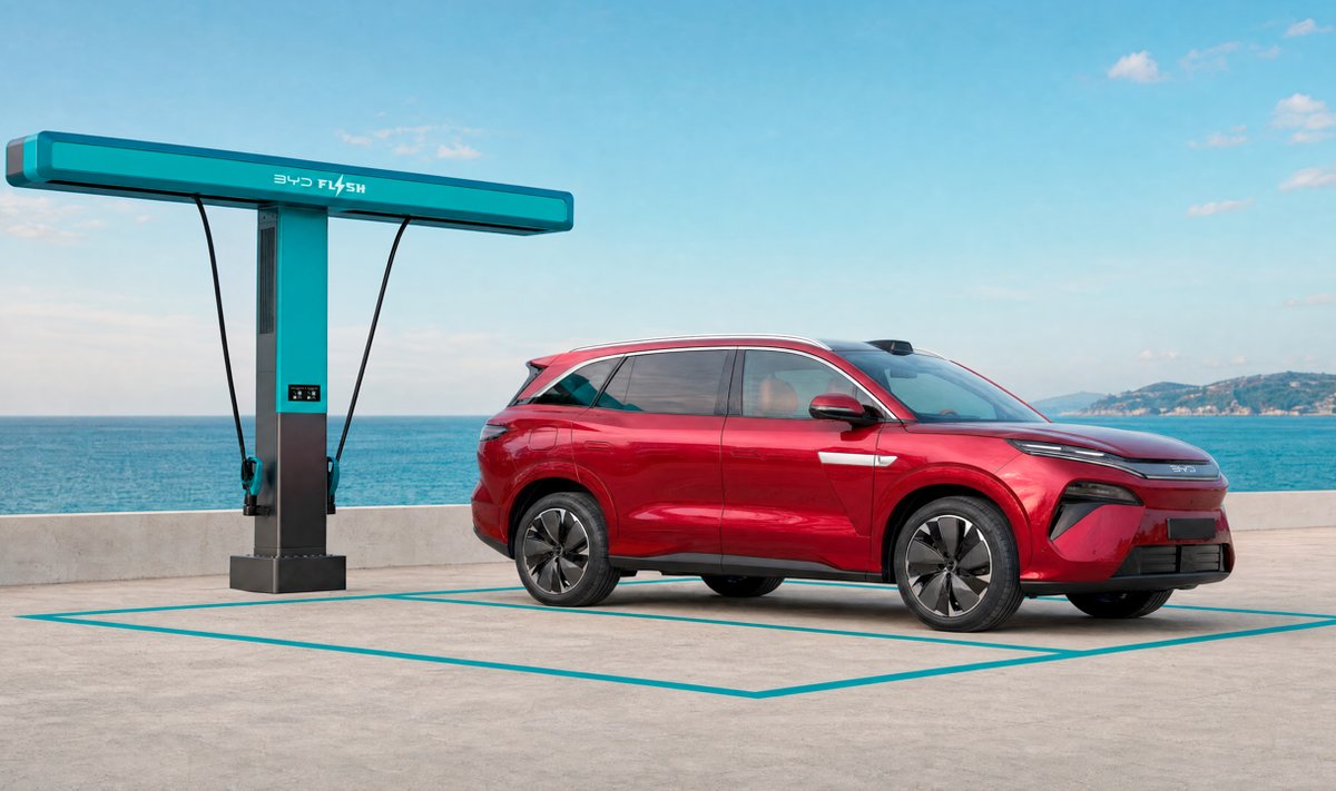 BYD esitles seitsmekohalist Atto 8 elektrimaasturit ja kuni 1500 kW võimsusega laadimistehnoloogiat